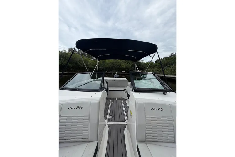 Slide: The Image of Sea Ray SPX 190 Outboard 2022 - 22