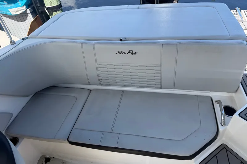 Slide: The Image of Sea Ray SPX 190 Outboard 2022 - 14