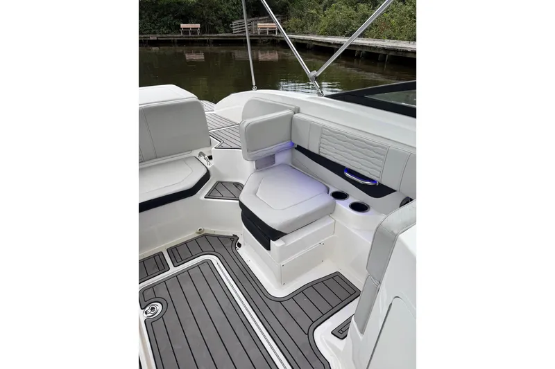 Slide: The Image of Sea Ray SPX 190 Outboard 2022 - 21