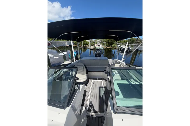 Slide: The Image of Sea Ray SPX 190 Outboard 2022 - 13