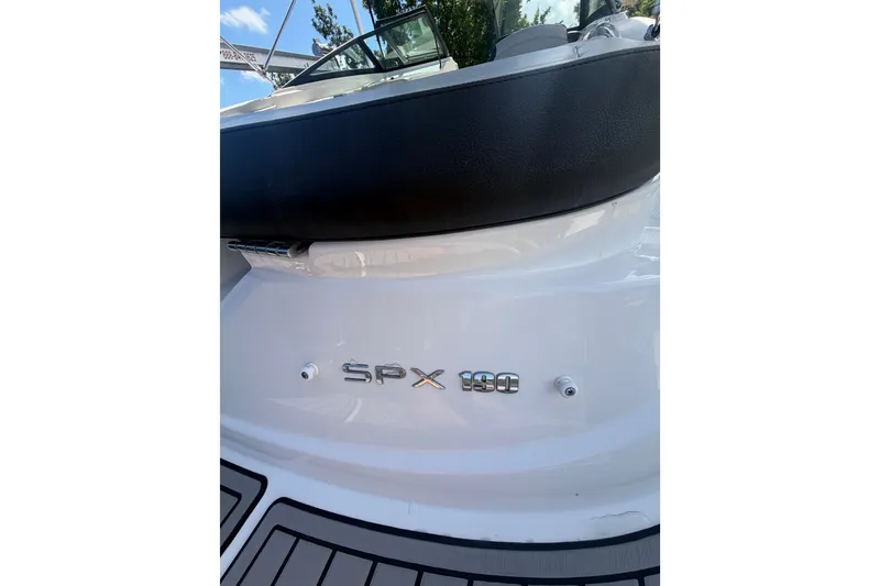 Slide: The Image of Sea Ray SPX 190 Outboard 2022 - 20