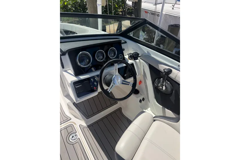 Slide: The Image of Sea Ray SPX 190 Outboard 2022 - 19