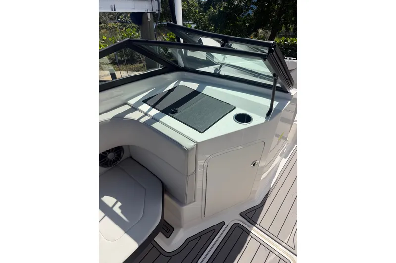 Slide: The Image of Sea Ray SPX 190 Outboard 2022 - 17