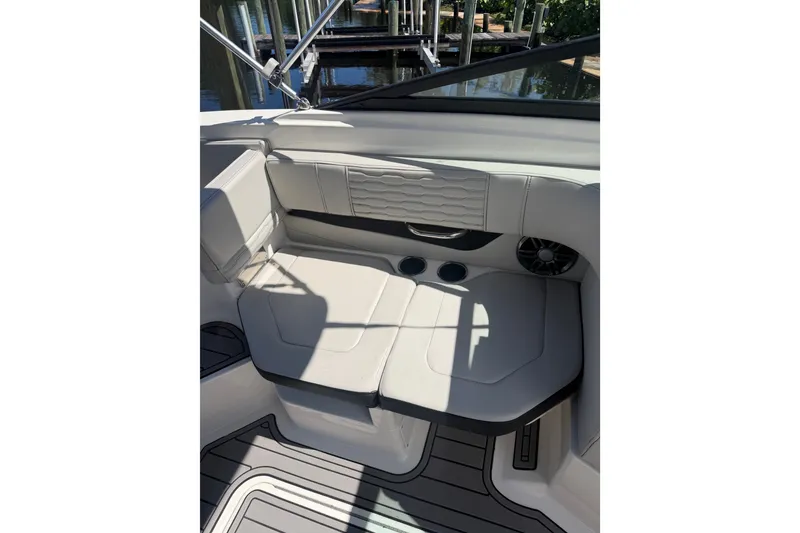 Slide: The Image of Sea Ray SPX 190 Outboard 2022 - 16
