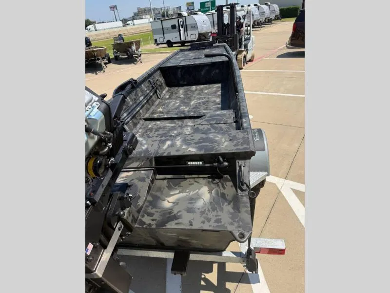 Slide: The Image of Gator Tail 17/48 GATOR 2026 - 14