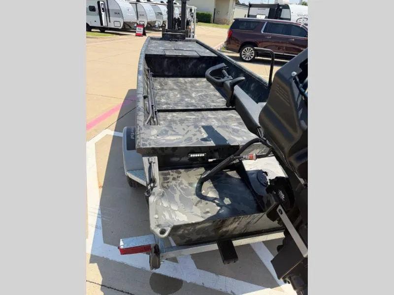 Slide: The Image of Gator Tail 17/48 GATOR 2026 - 16