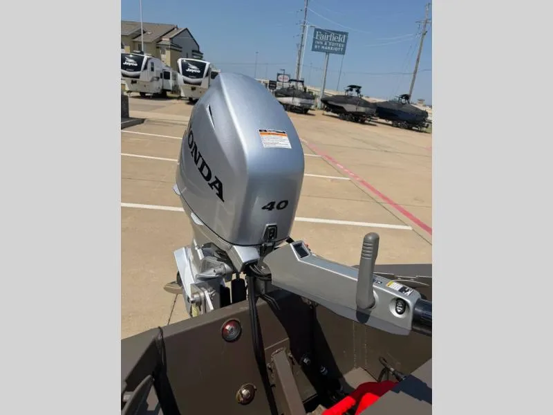 Slide: The Image of Edge Boats 550 SPORTSMAN 2025 - 12