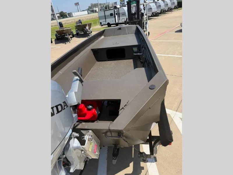 Slide: The Image of Edge Boats 550 SPORTSMAN 2025 - 14