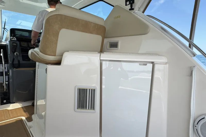 Slide: The Image of Tiara 4300 Sovran 2008 - 13