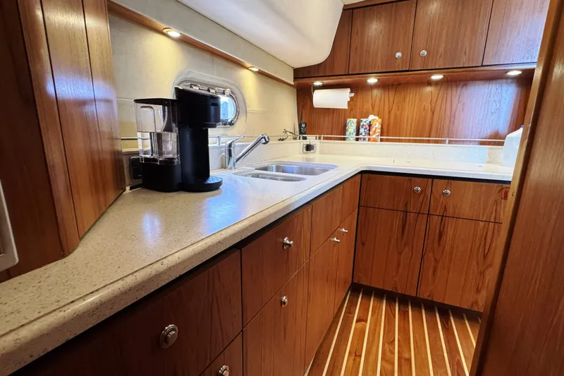 Slide: The Image of Tiara 4300 Sovran 2008 - 26