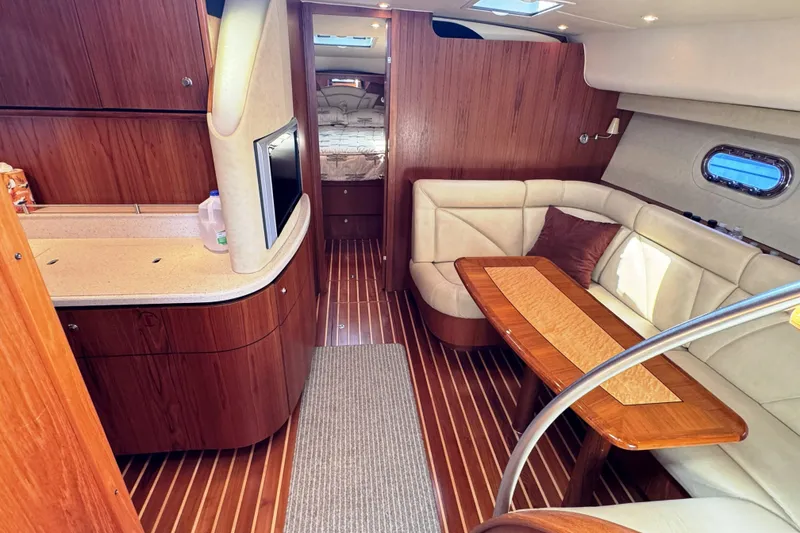 Slide: The Image of Tiara 4300 Sovran 2008 - 21