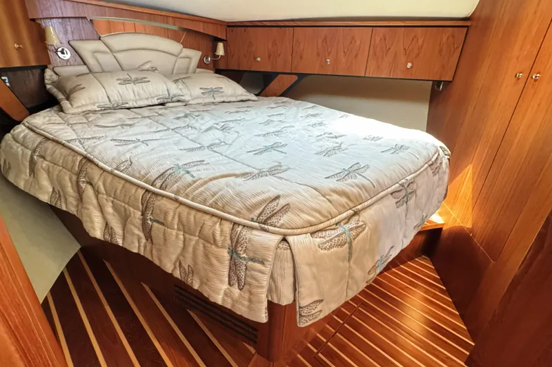 Slide: The Image of Tiara 4300 Sovran 2008 - 28