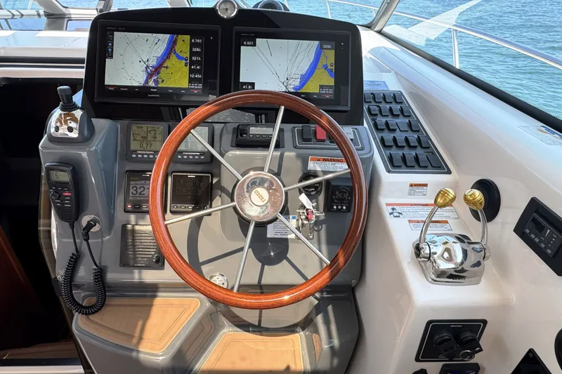 Slide: The Image of Tiara 4300 Sovran 2008 - 17