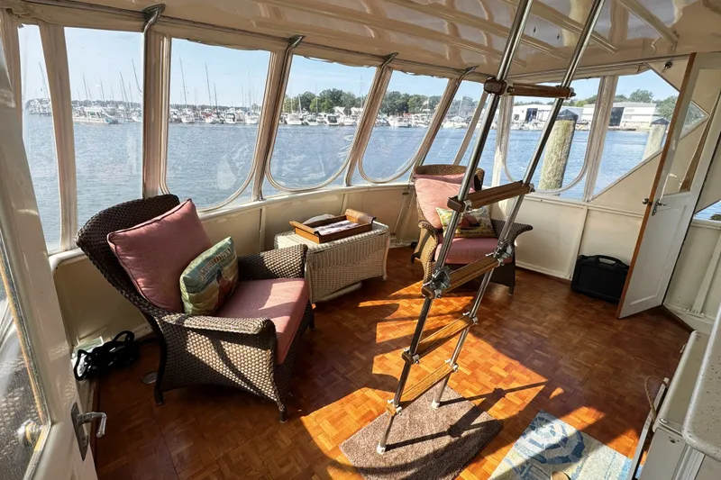 Slide: The Image of Hatteras 43 Motor Yacht 1967 - 10