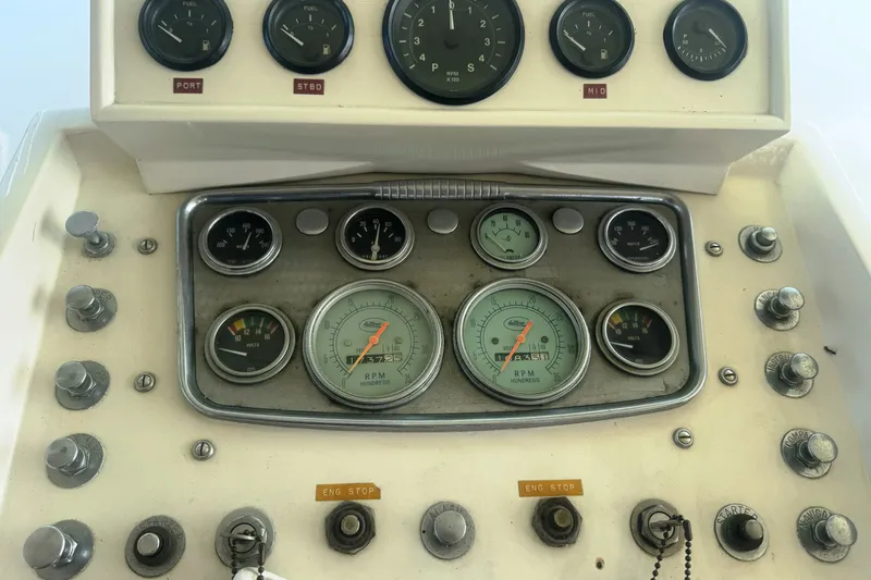 Slide: The Image of Hatteras 43 Motor Yacht 1967 - 18