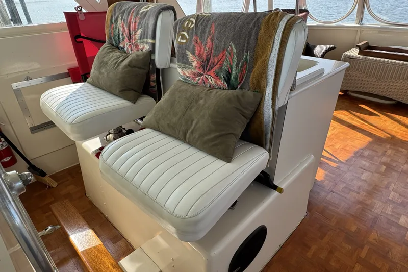 Slide: The Image of Hatteras 43 Motor Yacht 1967 - 15