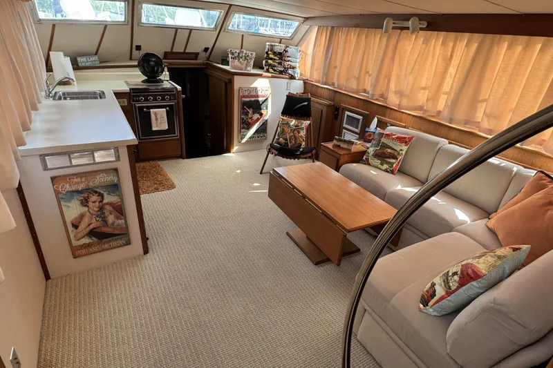 Slide: The Image of Hatteras 43 Motor Yacht 1967 - 19