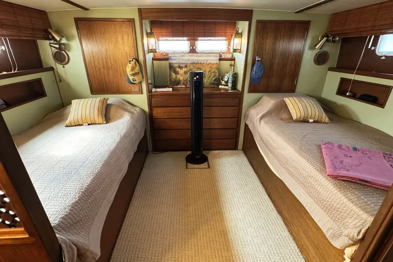 Slide: The Image of Hatteras 43 Motor Yacht 1967 - 23