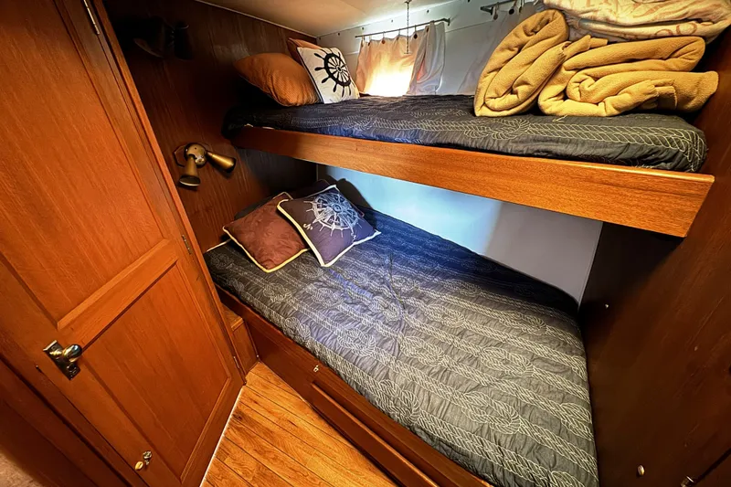 Slide: The Image of Hatteras 43 Motor Yacht 1967 - 28