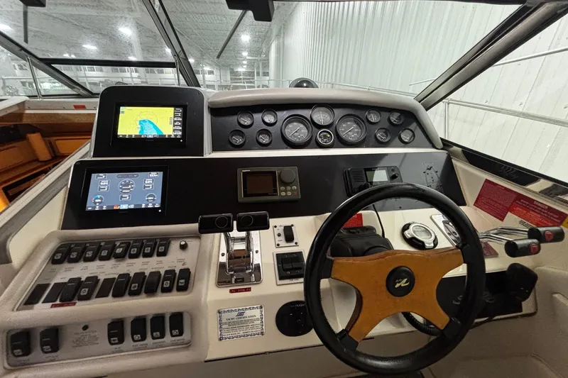 Slide: The Image of Sea Ray 400 Express Cruiser 1994 - 14
