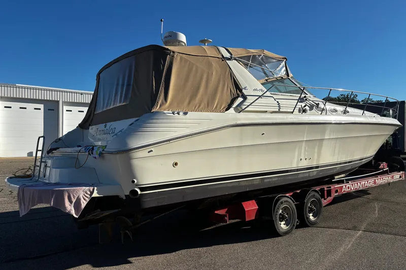Slide: The Image of Sea Ray 400 Express Cruiser 1994 - 38