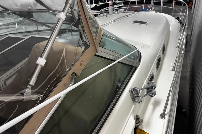 Slide: The Image of Sea Ray 400 Express Cruiser 1994 - 29