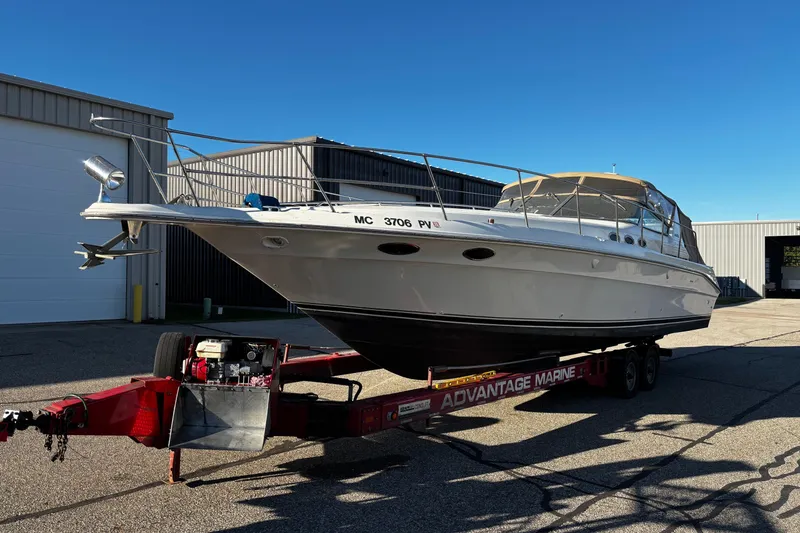 Slide: The Image of Sea Ray 400 Express Cruiser 1994 - 34