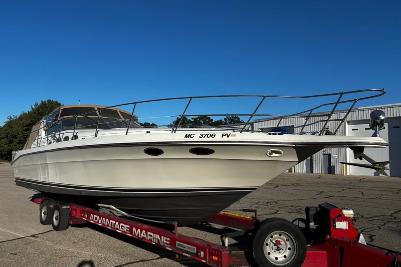 Slide: The Image of Sea Ray 400 Express Cruiser 1994 - 36