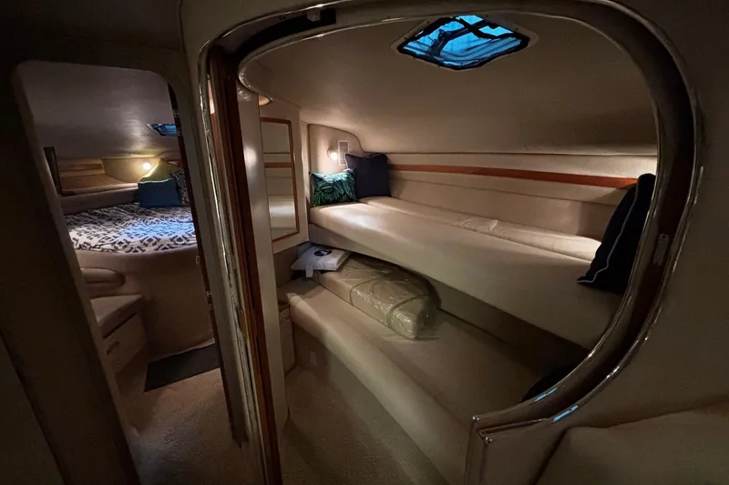 Slide: The Image of Sea Ray 400 Express Cruiser 1994 - 9