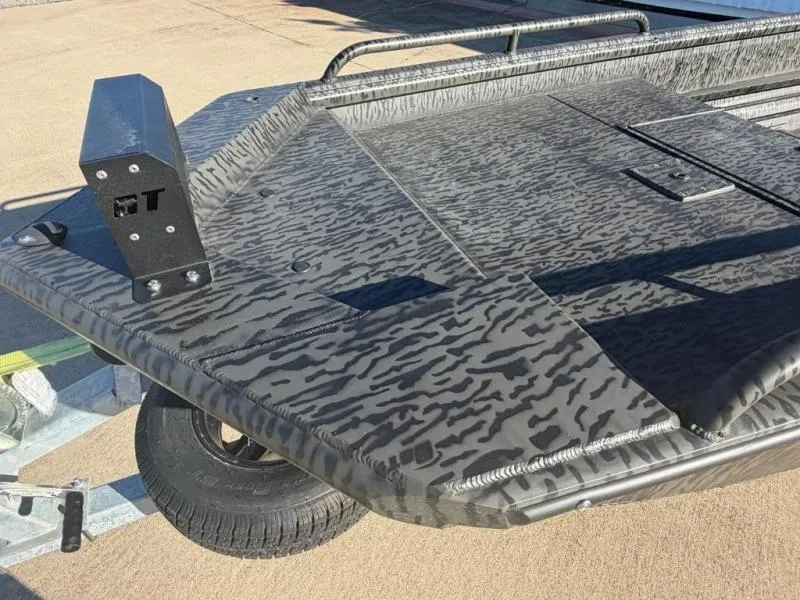Slide: The Image of Gator-Tail 17/50 Mid-Deck Savage Series 2027 - 22