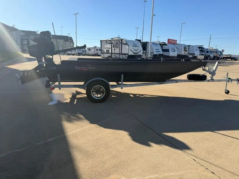 Slide: The Image of Gator-Tail 17/50 Mid-Deck Savage Series 2027 - 5