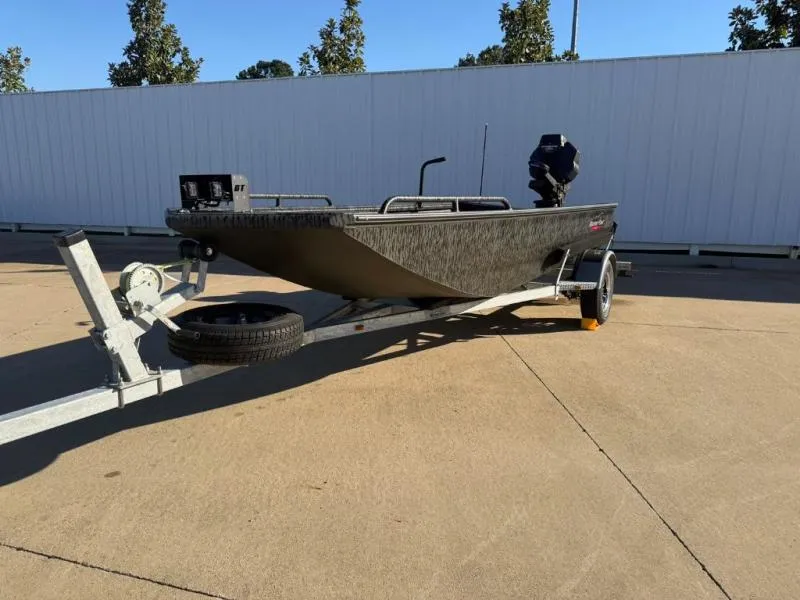 The Image of Gator-Tail 17/50 Mid-Deck Savage Series 2027 - 0