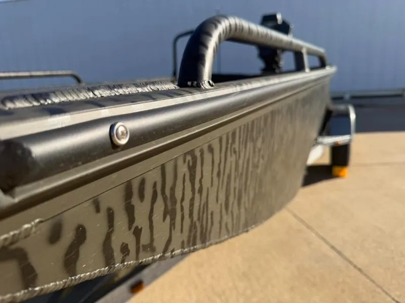 Slide: The Image of Gator-Tail 17/50 Mid-Deck Savage Series 2027 - 10