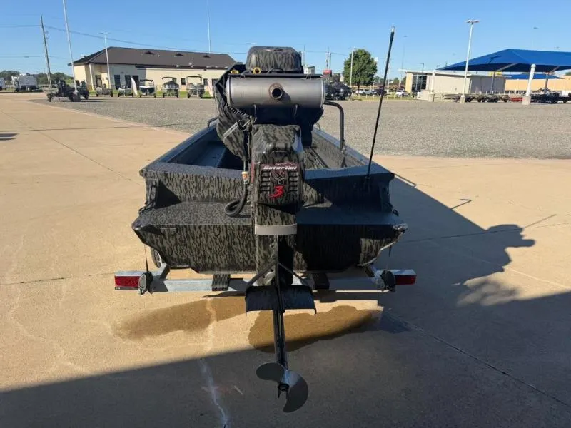 Slide: The Image of Gator-Tail 17/50 Mid-Deck Savage Series 2027 - 3