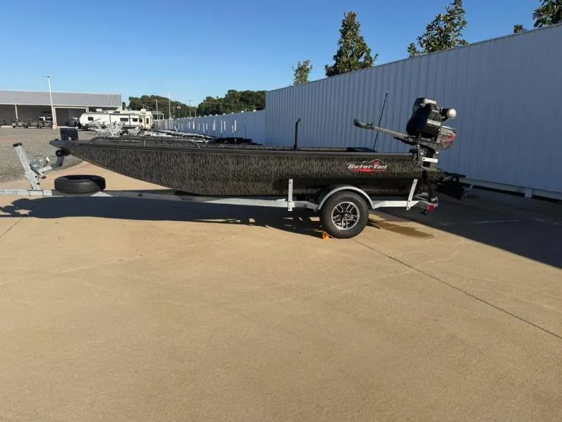 Slide: The Image of Gator-Tail 17/50 Mid-Deck Savage Series 2027 - 1
