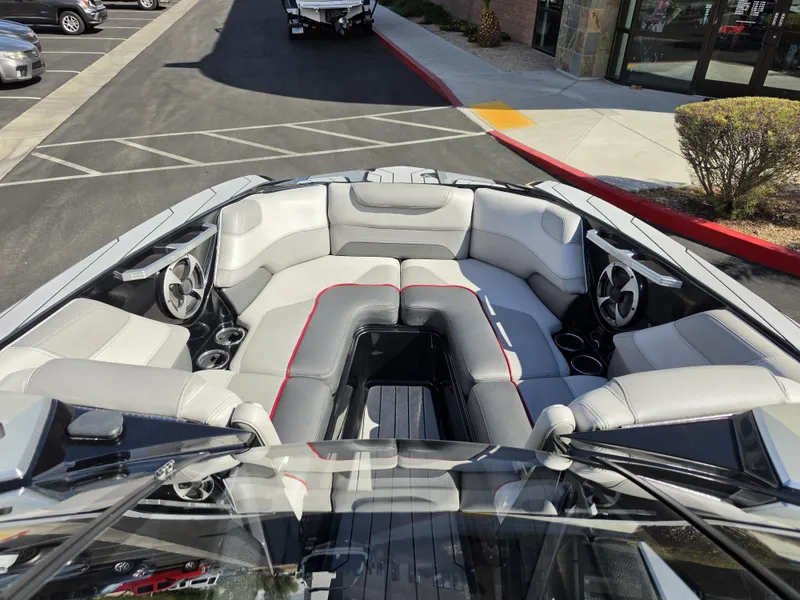 Slide: The Image of Malibu M235 2018 - 17