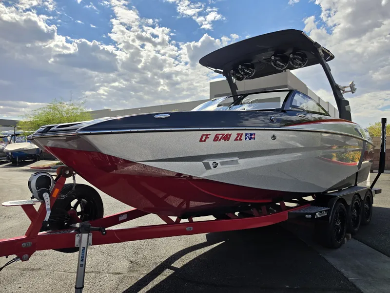 Slide: The Image of Malibu M235 2018 - 3