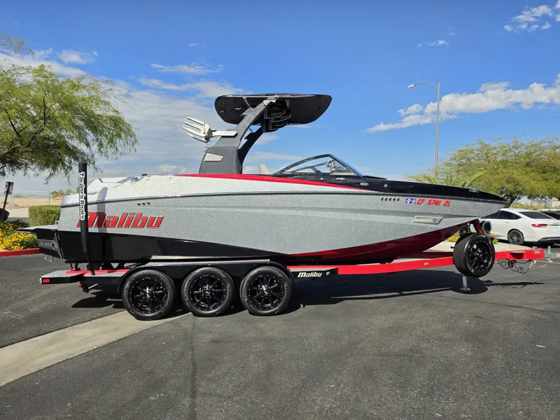 The Image of Malibu M235 2018 - 0