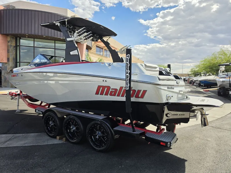 Slide: The Image of Malibu M235 2018 - 7
