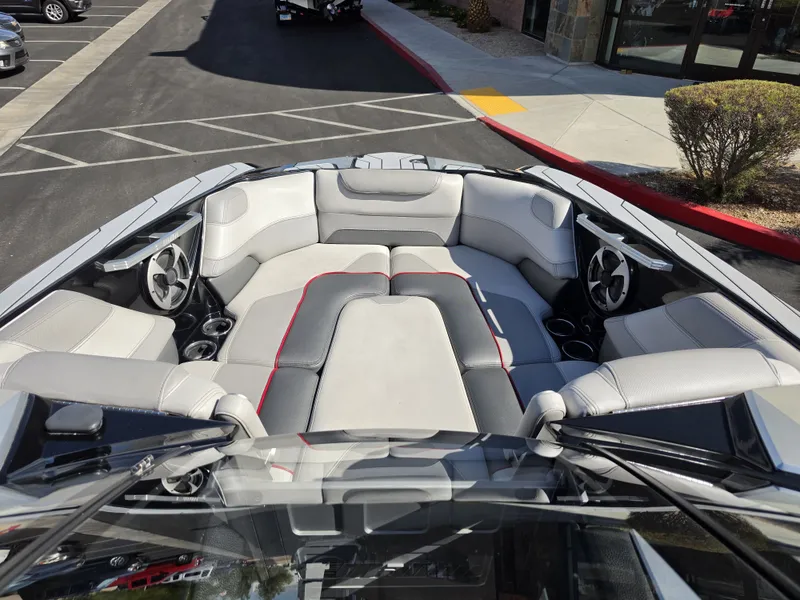 Slide: The Image of Malibu M235 2018 - 16