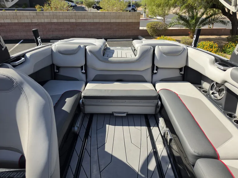 Slide: The Image of Malibu M235 2018 - 31