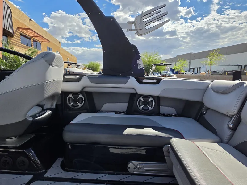 Slide: The Image of Malibu M235 2018 - 34