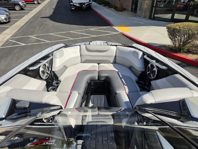 Slide: The Image of Malibu M235 2018 - 18