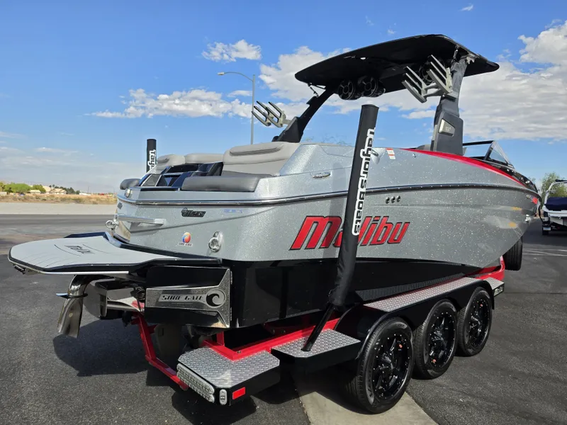 Slide: The Image of Malibu M235 2018 - 9