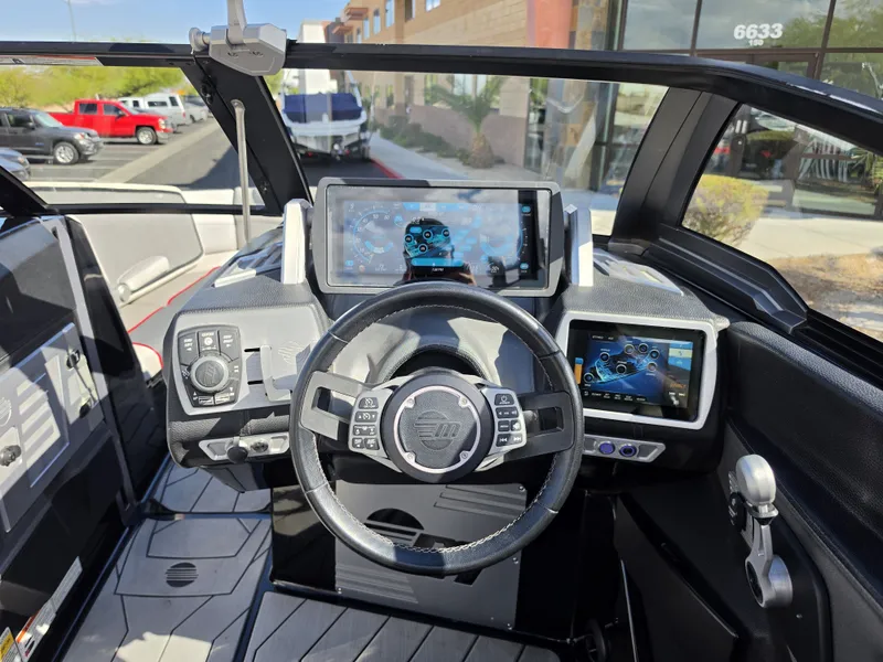 Slide: The Image of Malibu M235 2018 - 22