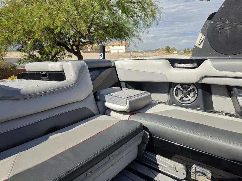 Slide: The Image of Malibu M235 2018 - 30
