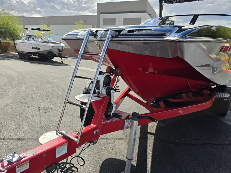 Slide: The Image of Malibu M235 2018 - 5