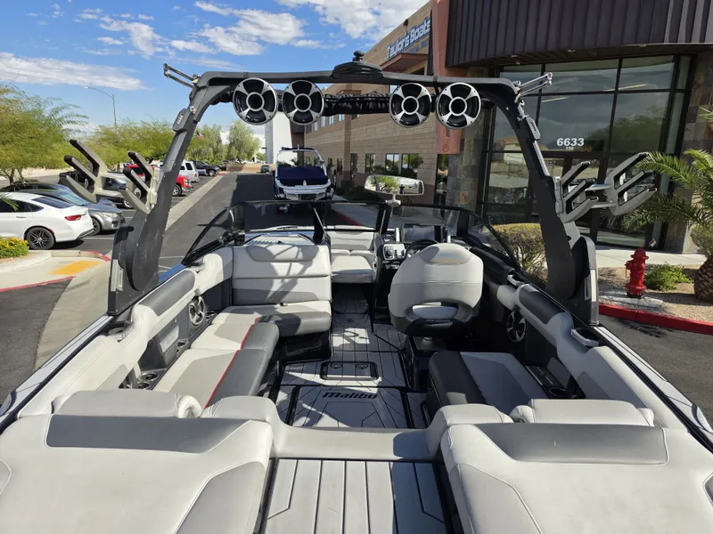 Slide: The Image of Malibu M235 2018 - 14