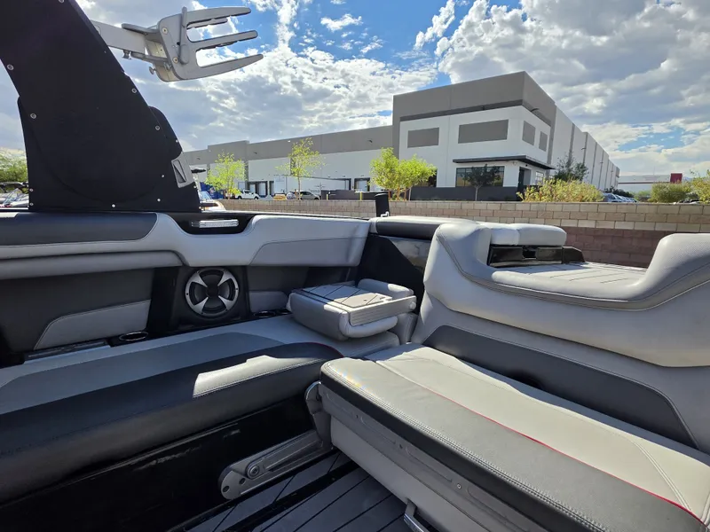 Slide: The Image of Malibu M235 2018 - 33