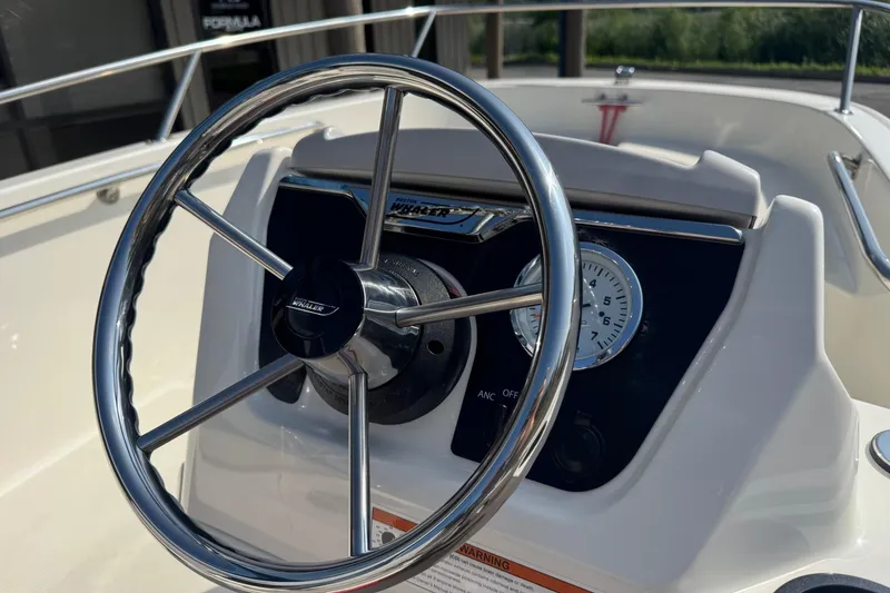 Slide: The Image of Boston Whaler 130 Super Sport 2019 - 8